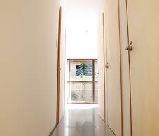 BOND - Hostel