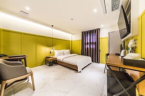 Hotel Plum