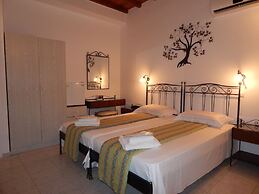 Tinos Suites & Apartments