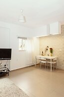 2Rooms Perfect Location  1Min to  Beach