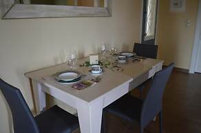 Mel's Apartments