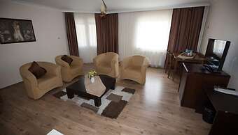 Grand Astra Hotel