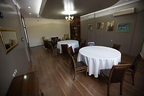 Grand Astra Hotel