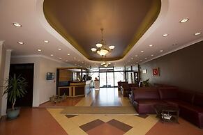 Grand Astra Hotel