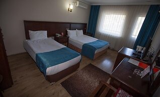Grand Astra Hotel