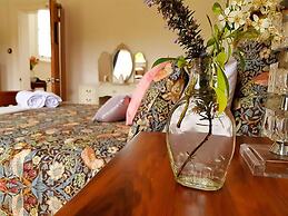 Cygnet Old Bank B & B Cafe & Gift Store