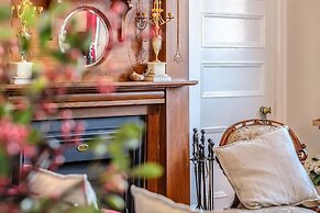 Cygnet Old Bank B & B Cafe & Gift Store