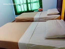 Riverside Hotel