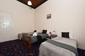Riverina Hotel
