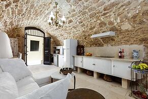 Antonia's House