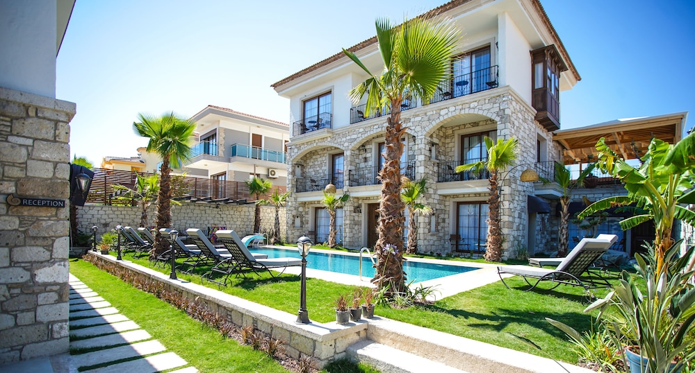 Avalon Boutique Hotel & Suites