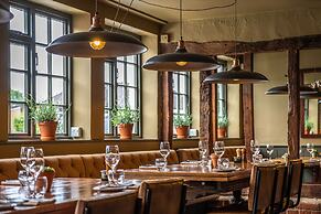 The Cricketers
