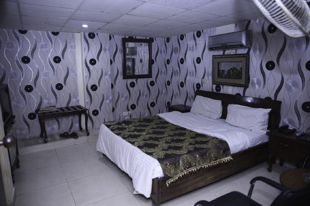 Mars Hotel Lahore