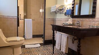 Heritage Luxury Suites- ALL Suite Hotel