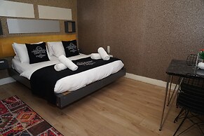 Corner Park Suites