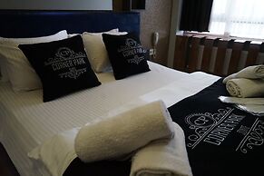 Corner Park Suites