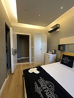 Corner Park Suites