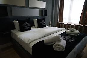Corner Park Suites
