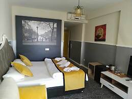 Gold Suite