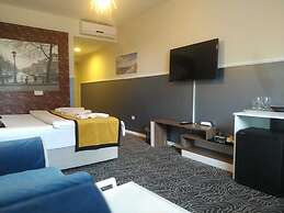 Gold Suite