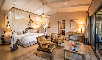 Fugitives' Drift Lodge
