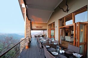 Fugitives' Drift Lodge