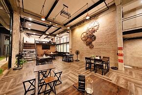 The Entaneer Poshtel - Hostel
