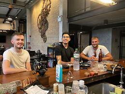 The Entaneer Poshtel - Hostel