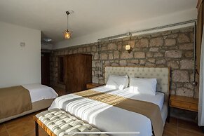 Nomad Inn