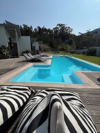 A Riverbed Guesthouse