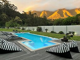 A Riverbed Guesthouse