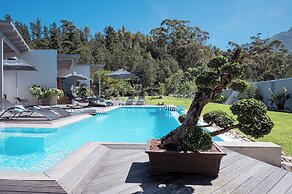 A Riverbed Guesthouse