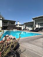 A Riverbed Guesthouse