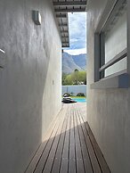 A Riverbed Guesthouse