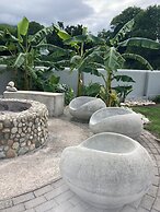 A Riverbed Guesthouse