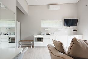 A Riverbed Guesthouse