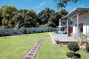 A Riverbed Guesthouse
