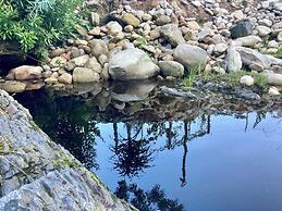 A Riverbed Guesthouse