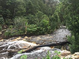 A Riverbed Guesthouse