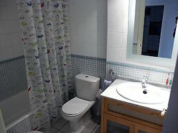 Venavera D30B - Ground Garden 2 Dorm 1 Bath, Walk to Beach