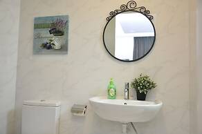 Lawang Suite Apartment With Balcony
