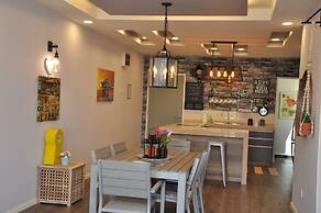 Lawang Suite Apartment With Balcony