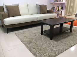 Lawang Suite Apartment With Balcony