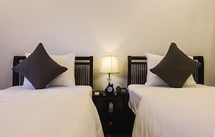 Sunny House Resort