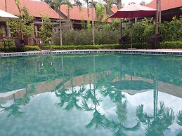 Sunny House Resort