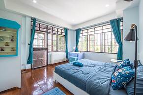 Nimman Elegant Garden Villa