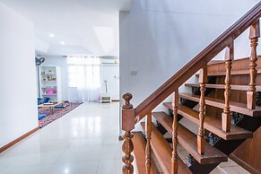 Nimman Elegant Garden Villa