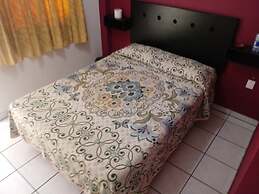 Hotel El 2000