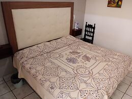 Hotel El 2000