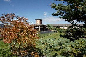 R & R Inn & Suites